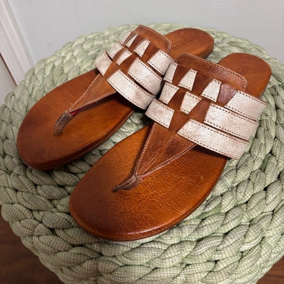 Bed Stu Yoli White/Tan Leather Triple Banded Slip On Thong Comfort Aztec Sandals - Picture 5 of 10